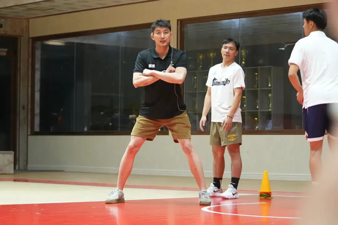 青少年篮球爱好者综合训练方案_0